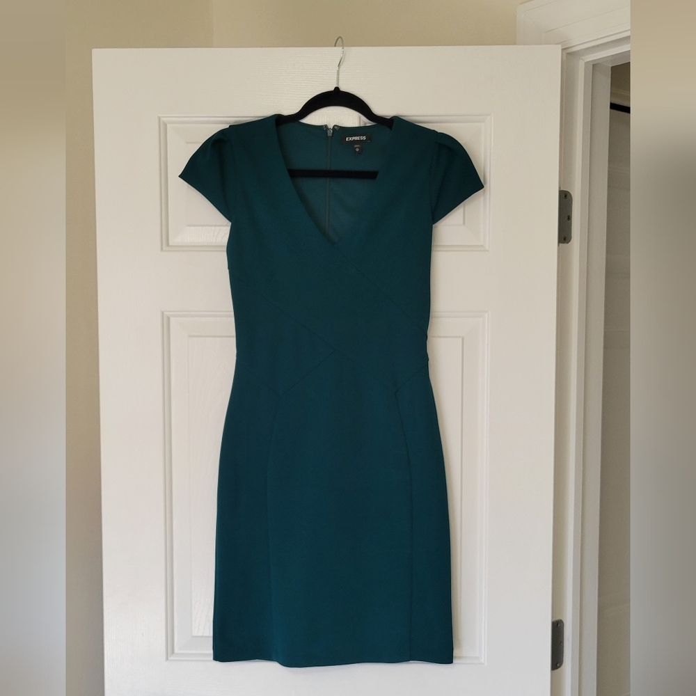Express Green Dress - Picture 2 of 8